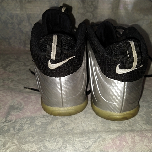 Nike - Picture 2 of 4